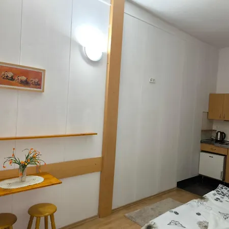 Kohari Vendeghaz Es Pince Nocleg ze śniadaniem Egerszalók