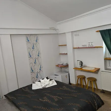 Kohari Vendeghaz Es Pince Couette-café *