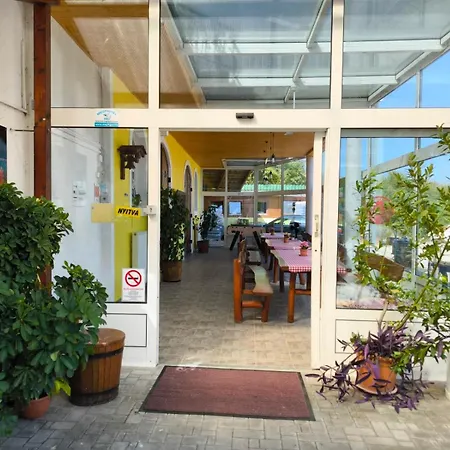 Kohari Vendeghaz Es Pince Nocleg ze śniadaniem Egerszalók