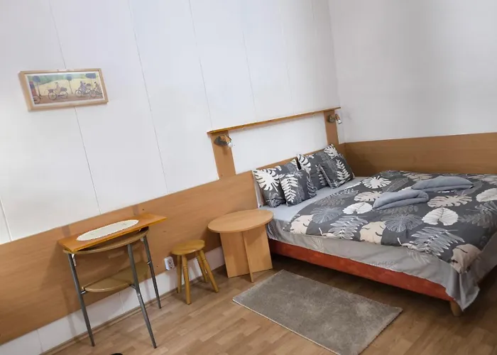 Kohari Vendeghaz Es Pince Эгерсалок